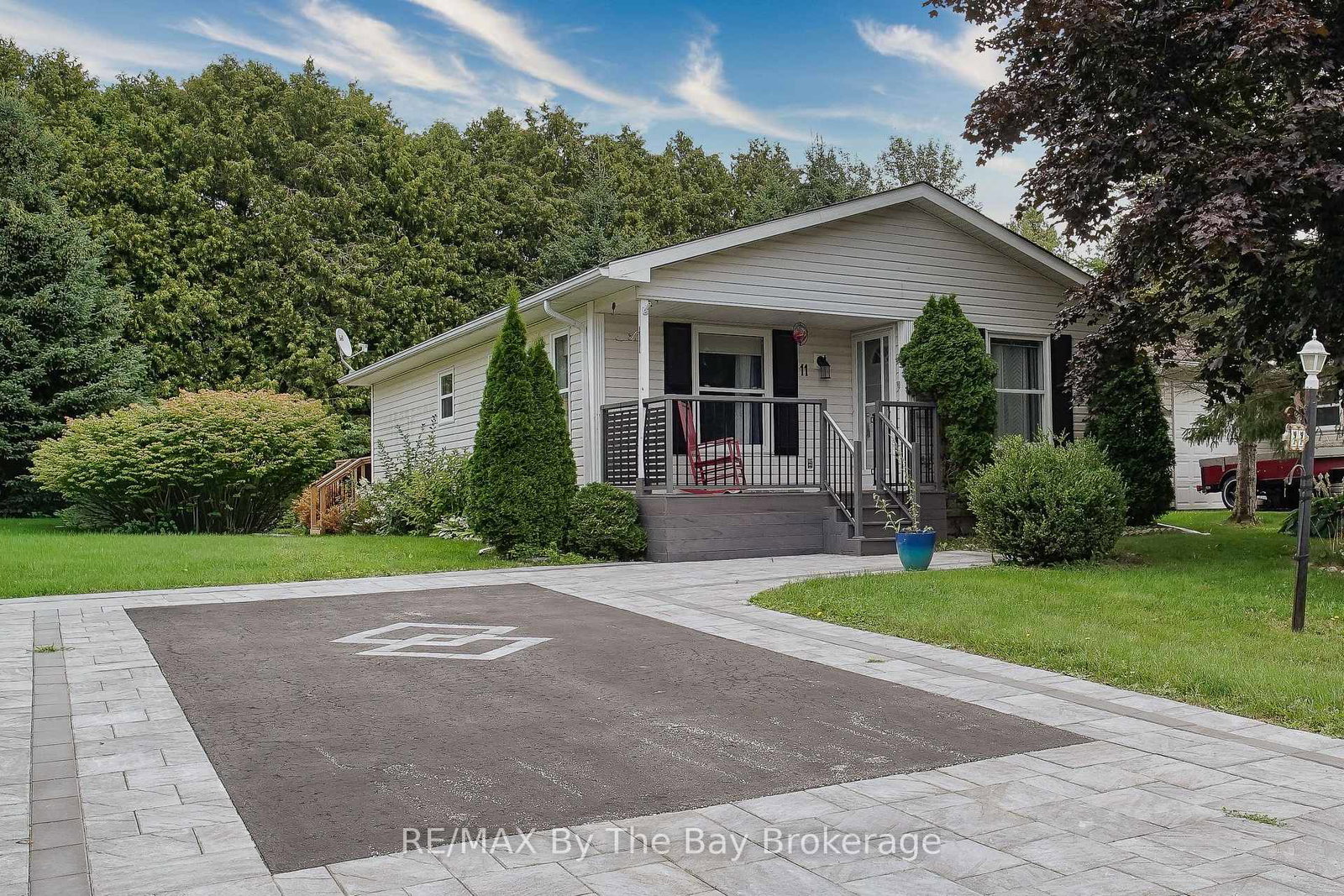 11-indiana-avenue-wasaga-beach-ontario-s13676752