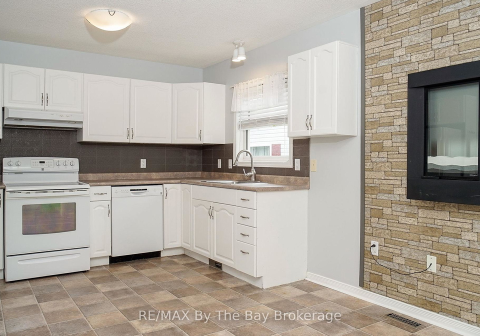 11-indiana-avenue-wasaga-beach-ontario-s13676752