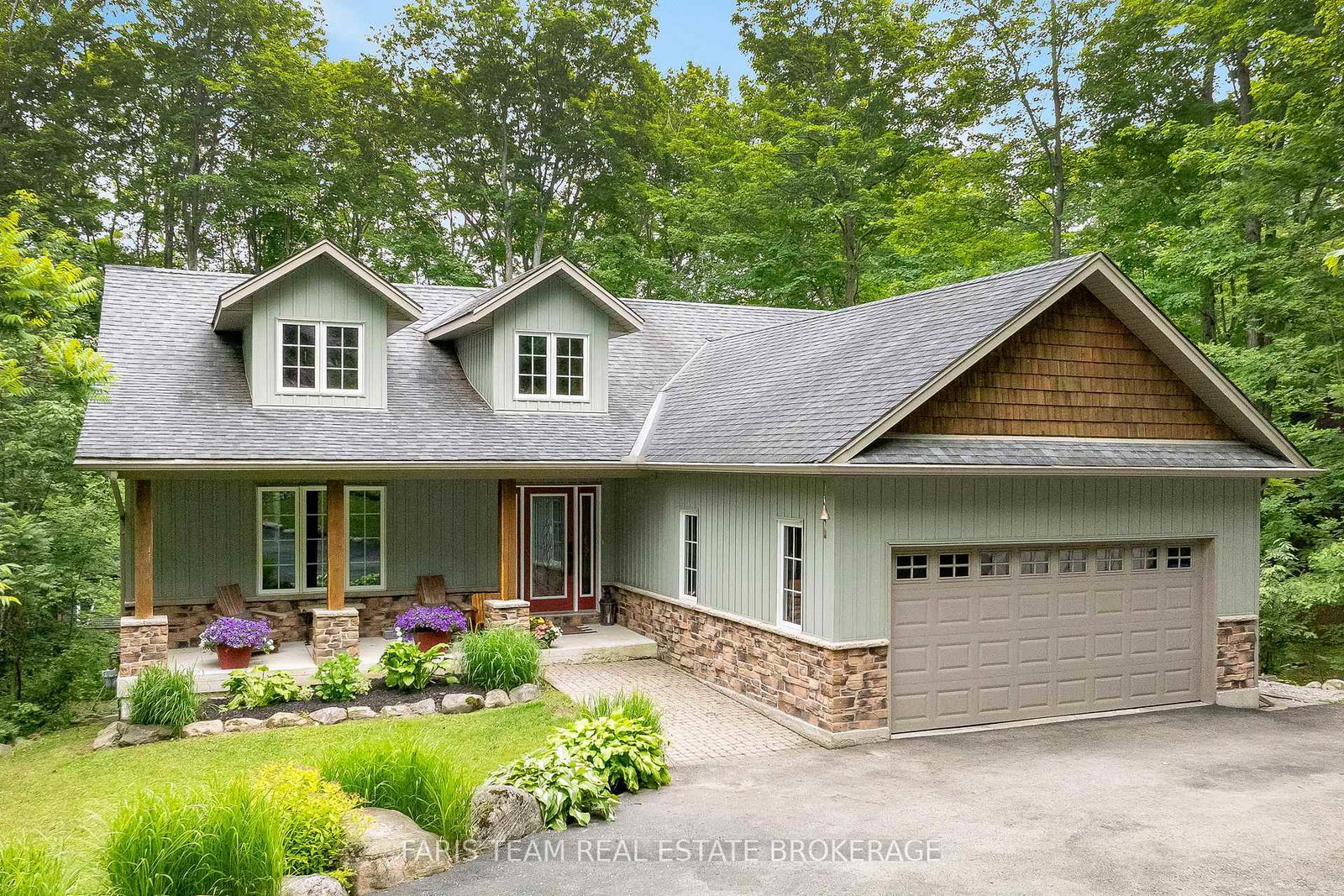 11-snowshoe-trail-oro-medonte-ontario-s13677398