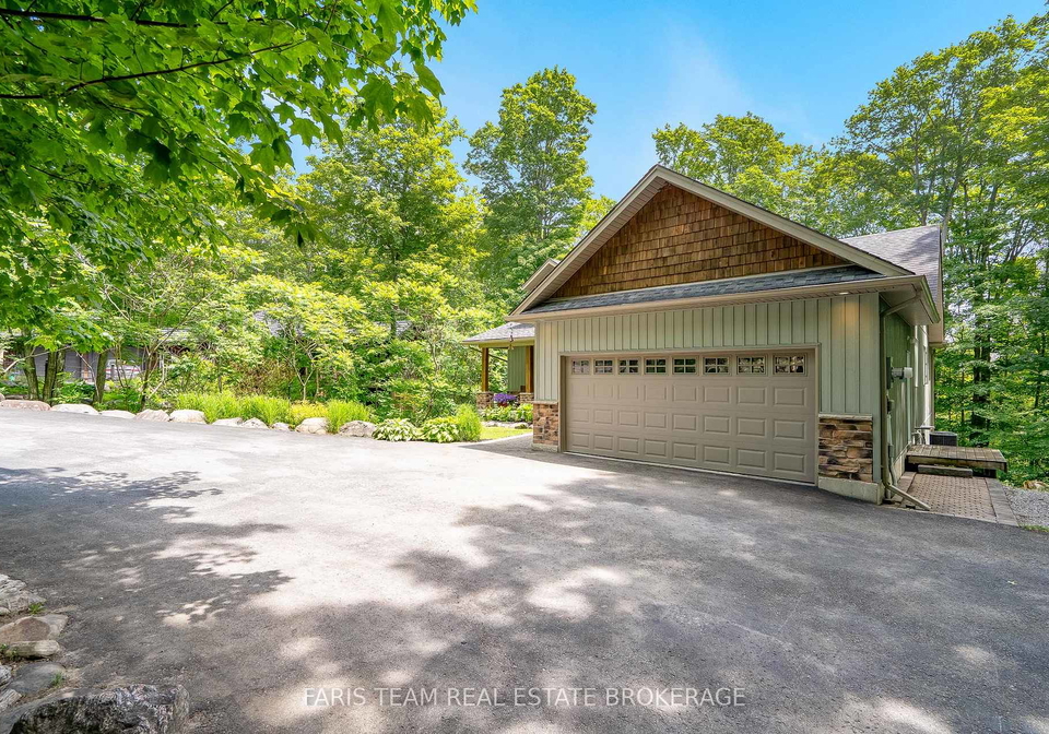 11-snowshoe-trail-oro-medonte-ontario-s13677398