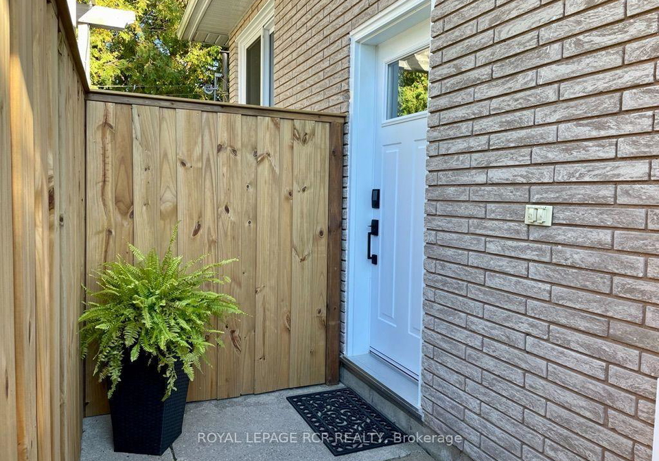 18-watts-crescent-collingwood-ontario-s13679302
