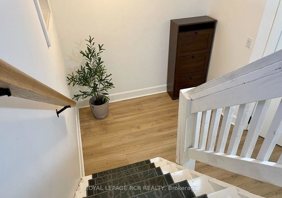 18-watts-crescent-collingwood-ontario-s13679302