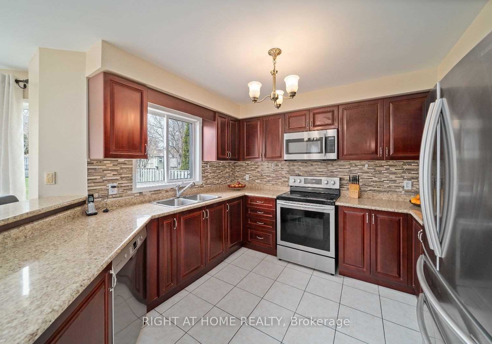 94-ward-drive-barrie-ontario-s13687660