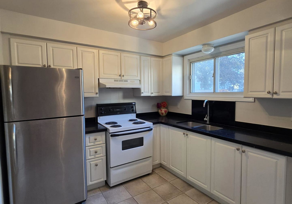 275-blake-street-barrie-ontario-s13689428