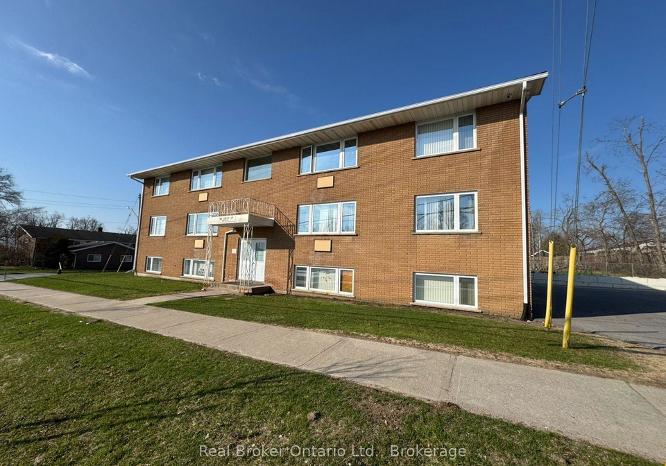 301-west-street-n-orillia-ontario-s13693278