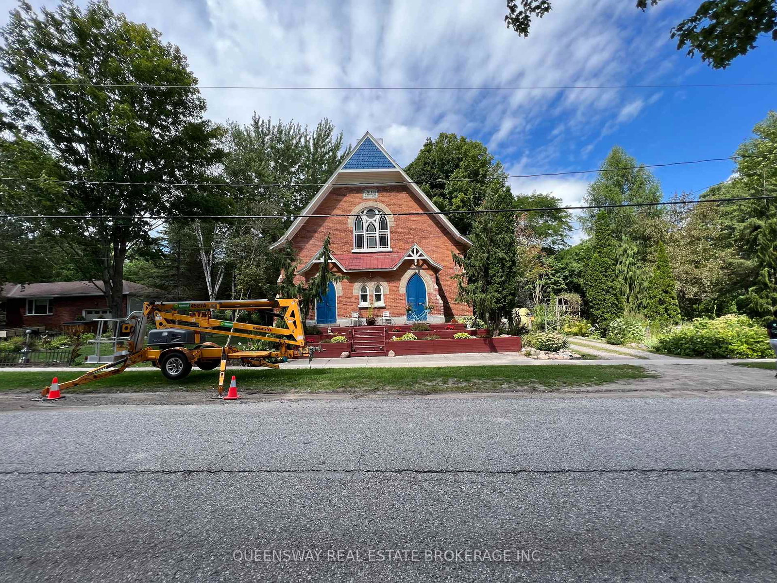 10-mill-street-w-springwater-ontario-s13698654