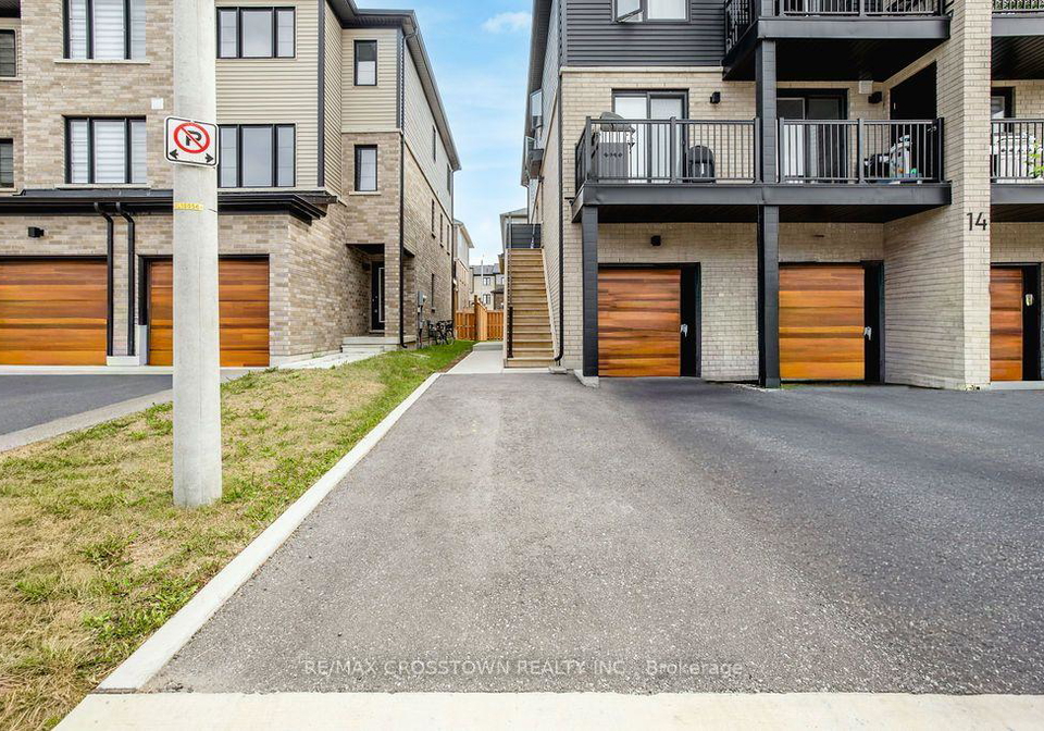 14-pumpkin-corner-crescent-barrie-ontario-s13703900