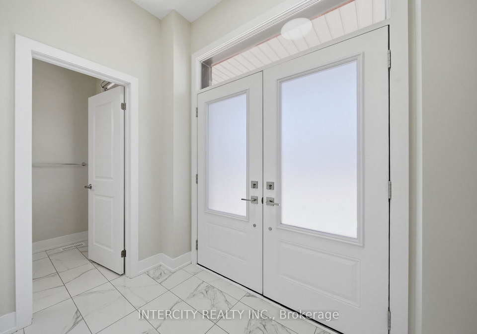10-kingsbury-trail-barrie-ontario-s13709346