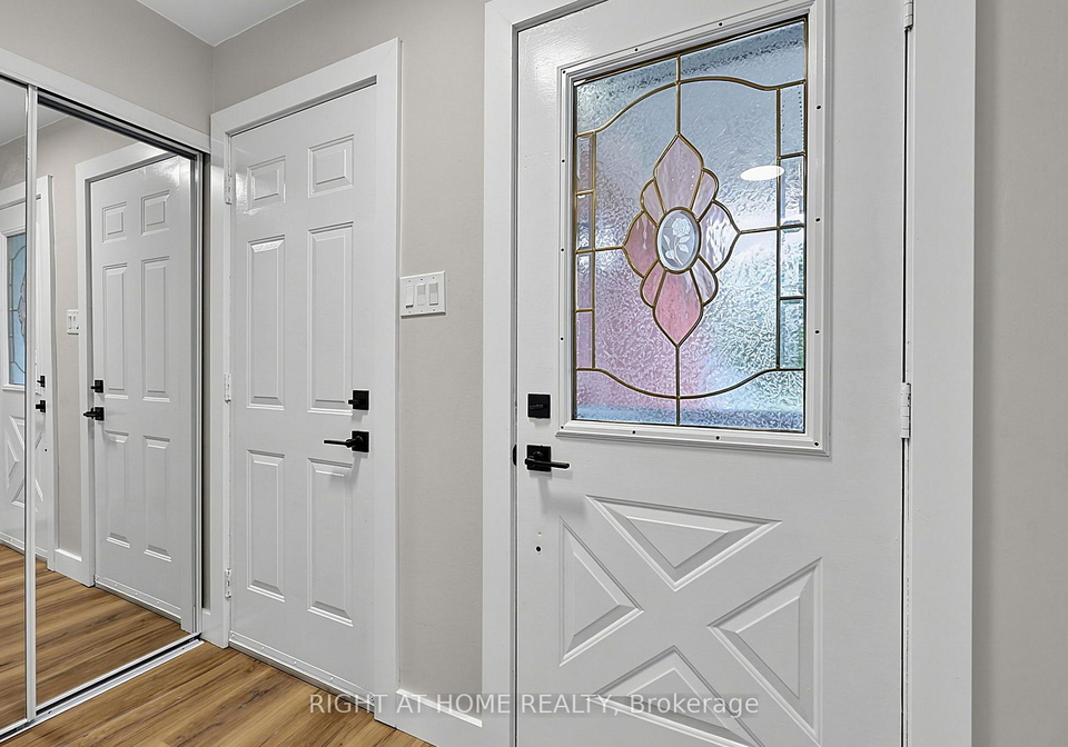 6-ward-drive-barrie-ontario-s13730282