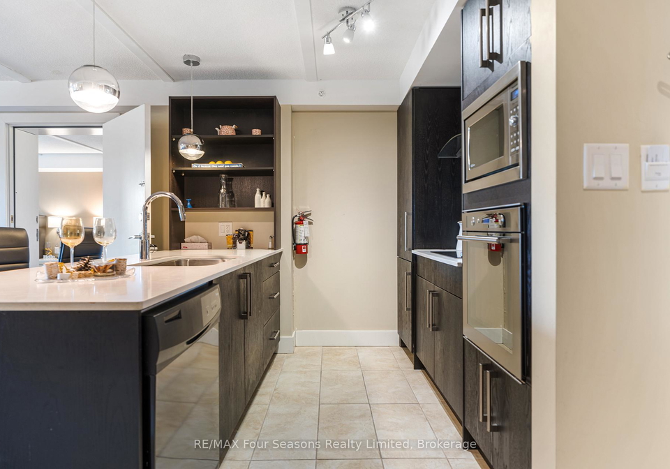 9-harbour-street-e-collingwood-ontario-s13732406