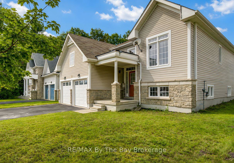 11-grand-poplar-lane-wasaga-beach-ontario-s13737124