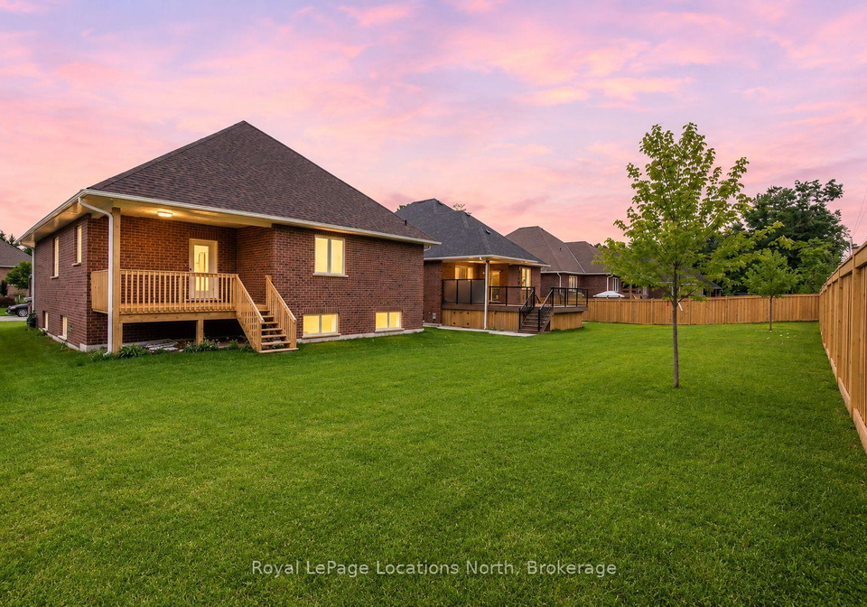 12-natures-trail-wasaga-beach-ontario-s13740628