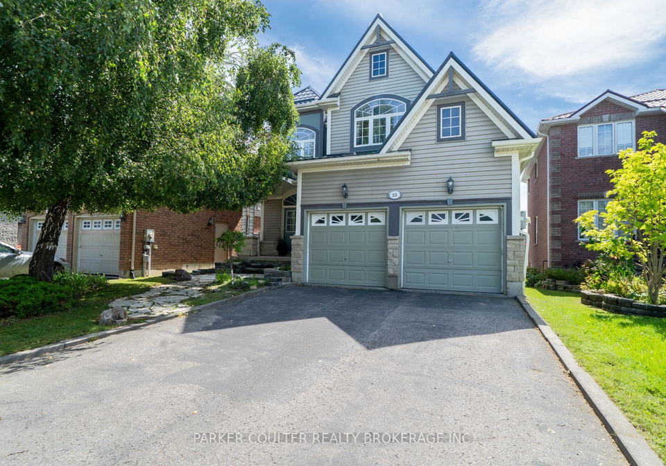 23-sovereigns-gate-barrie-ontario-s13744714