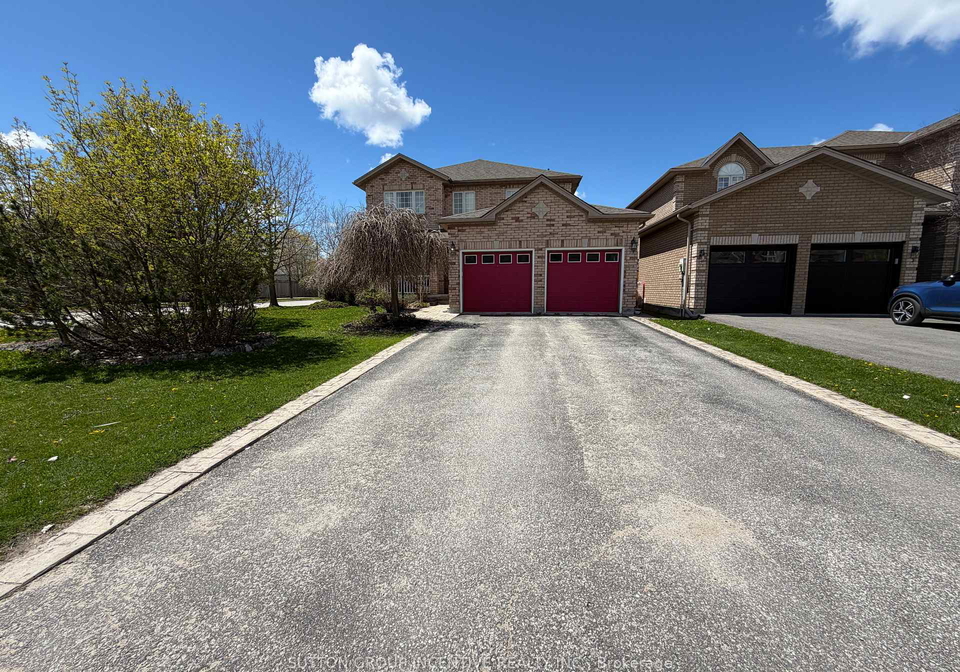 1-buman-court-barrie-ontario-s13755932