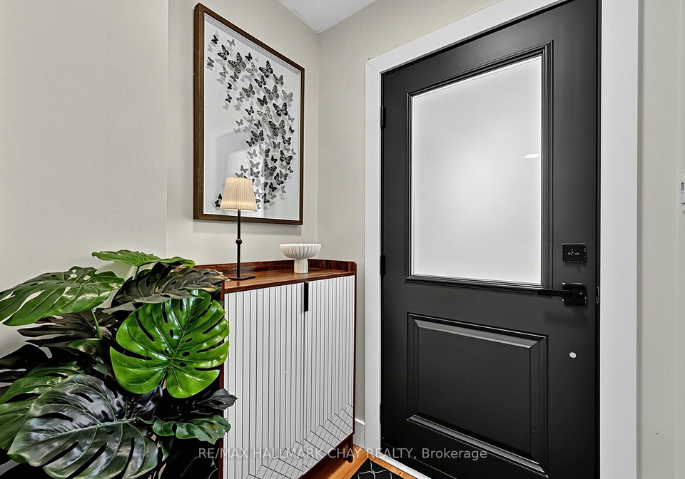16-buggs-gate-barrie-ontario-s13760252