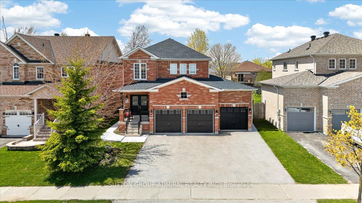 6-white-crescent-barrie-ontario-s13764042