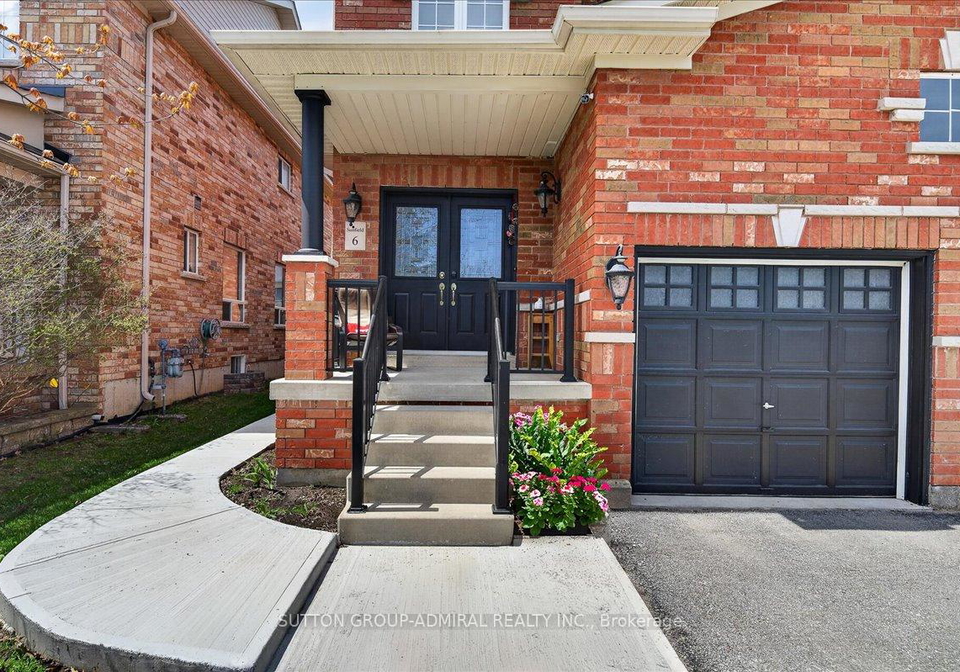 6-white-crescent-barrie-ontario-s13764042
