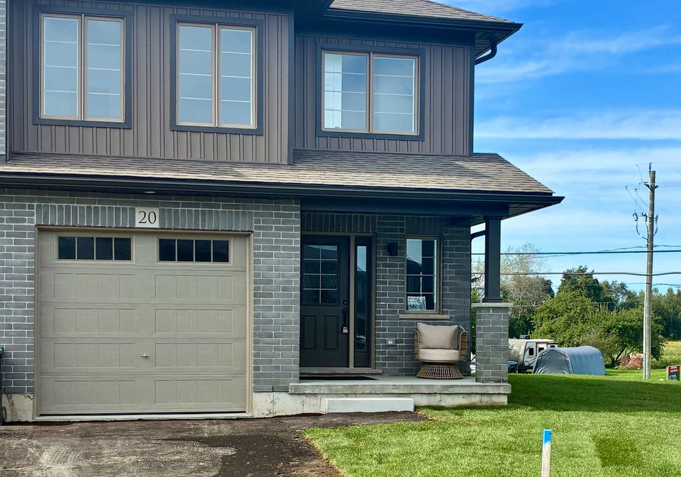 20-strath-crescent-springwater-ontario-s13768388