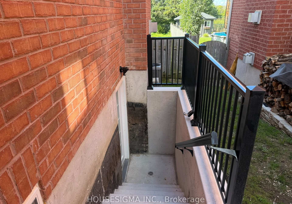 129-gore-drive-barrie-ontario-s13768546