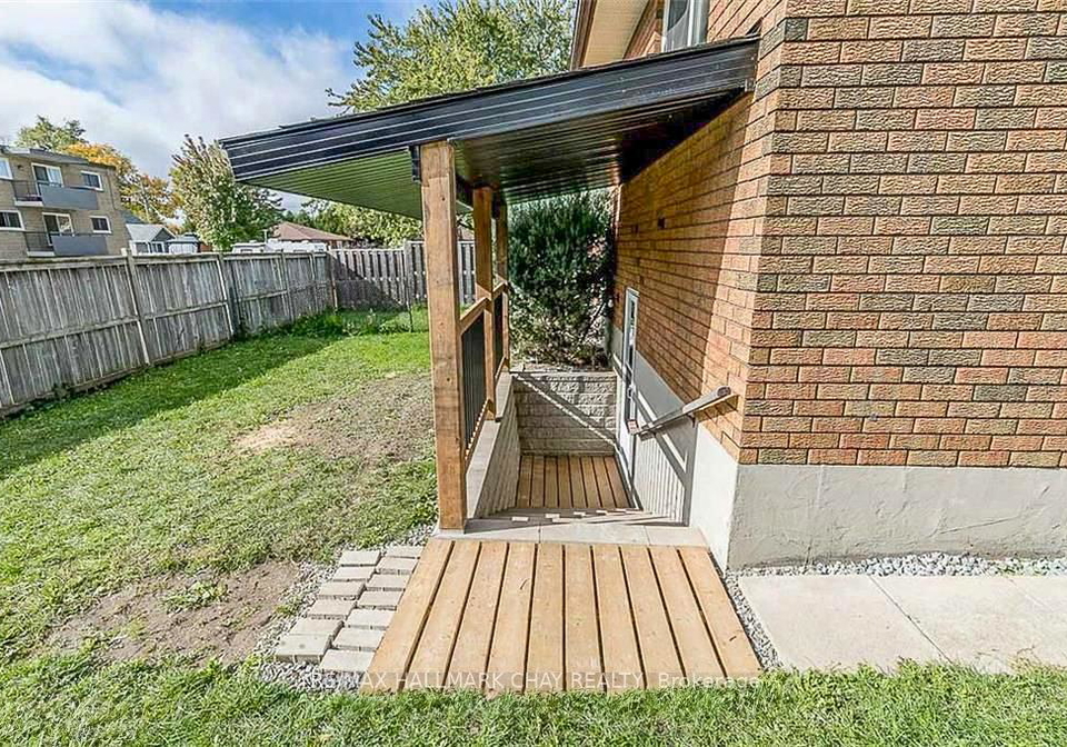 3-buchanan-street-barrie-ontario-s13773636