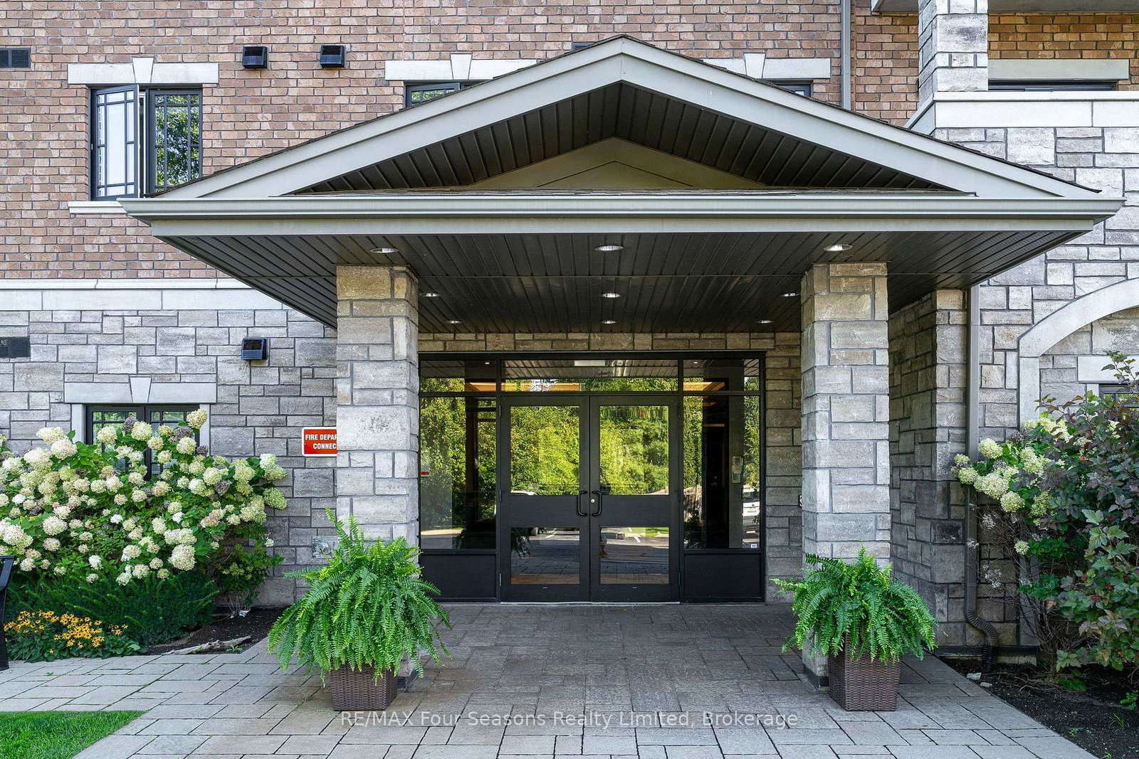 1-chamberlain-crescent-collingwood-ontario-s13774794