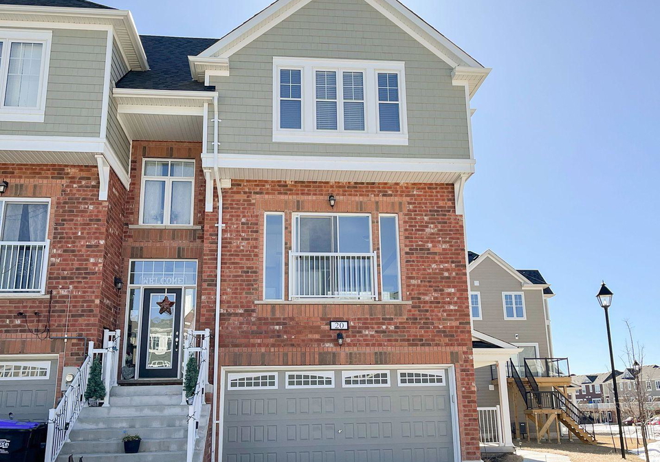 20-surf-drive-wasaga-beach-ontario-s13777168