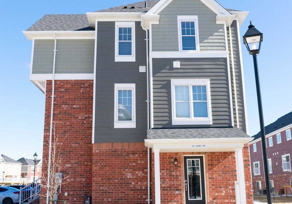 20-surf-drive-wasaga-beach-ontario-s13777168