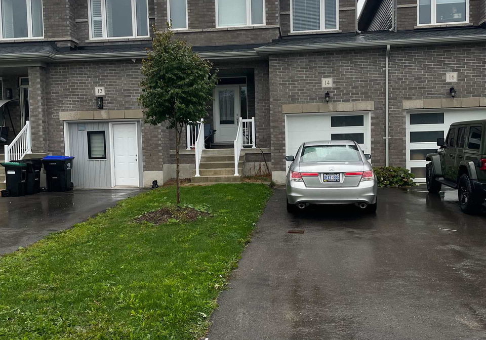14-autumn-drive-wasaga-beach-ontario-s13784992