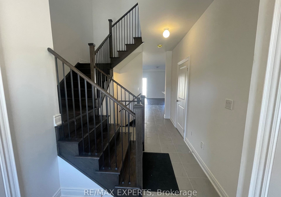 14-autumn-drive-wasaga-beach-ontario-s13784992