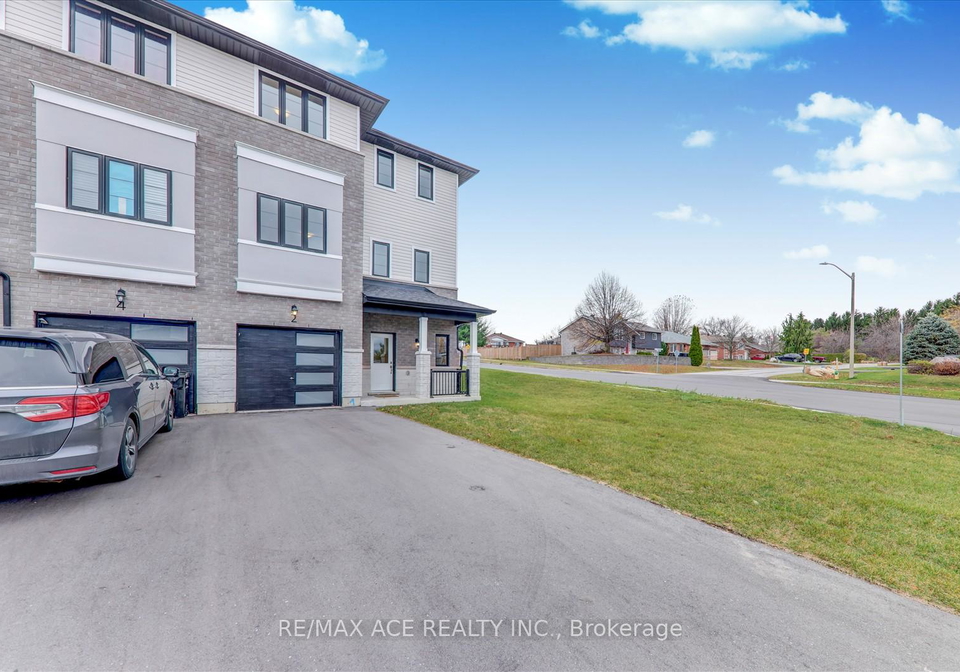 2-lahey-crescent-penetanguishene-ontario-s13795668