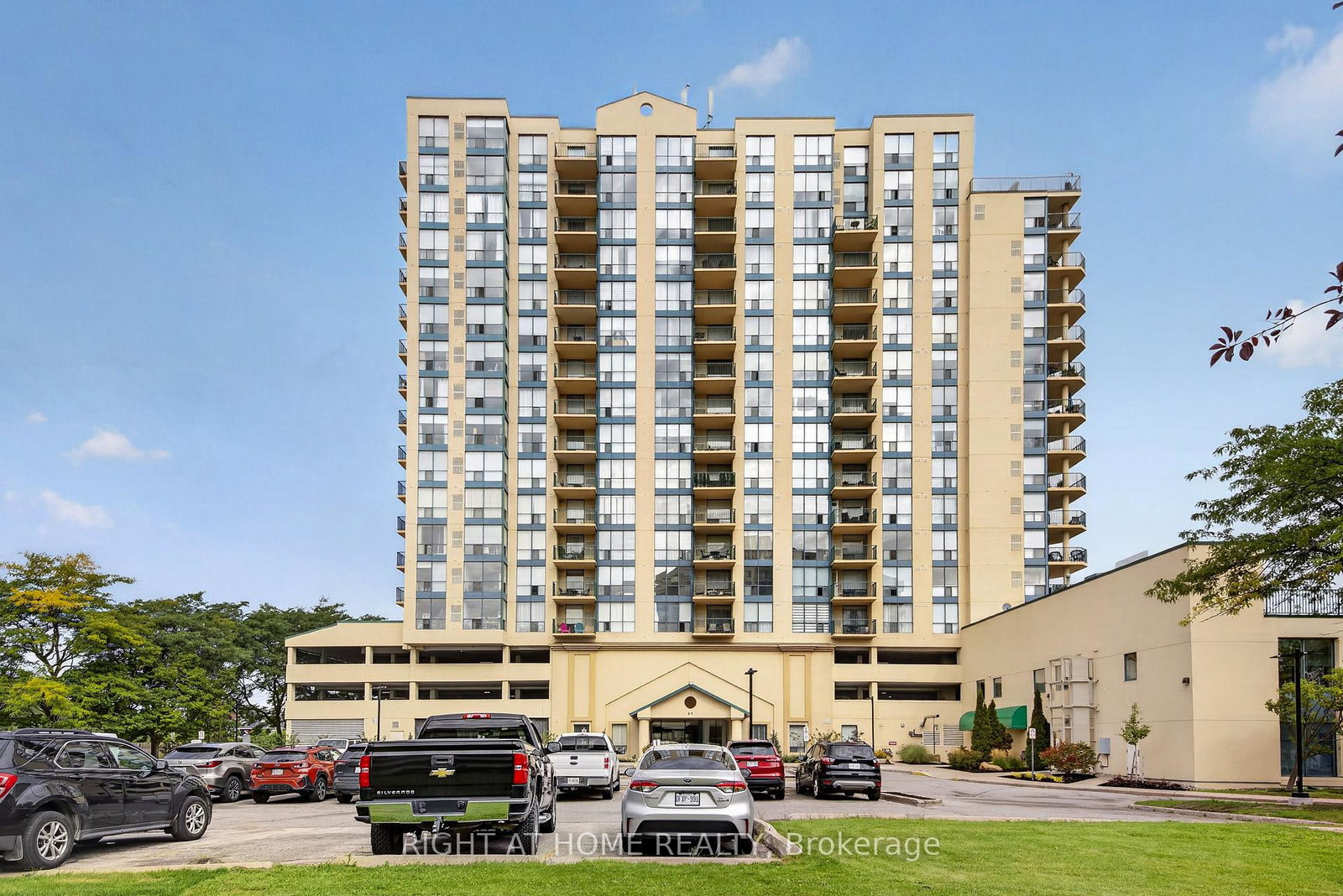 65-ellen-street-barrie-ontario-s13800728