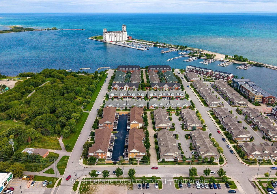35-side-launch-way-collingwood-ontario-s13809694