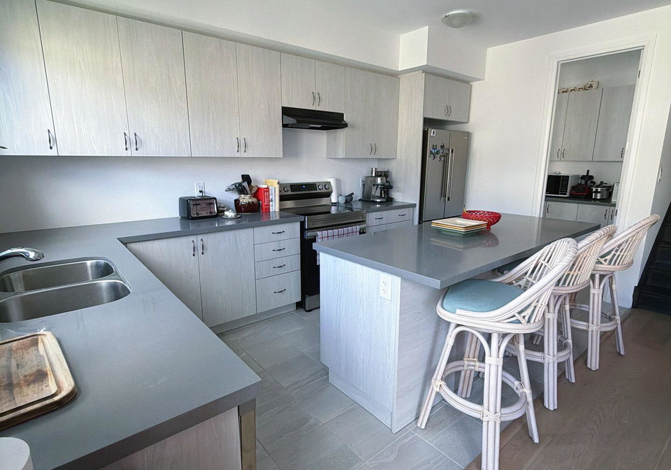24-barnyard-trail-barrie-ontario-s13811420