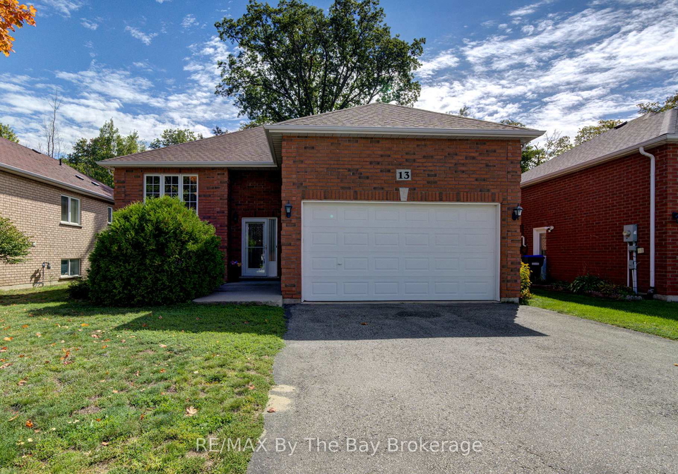 13-tona-trail-wasaga-beach-ontario-s13811562