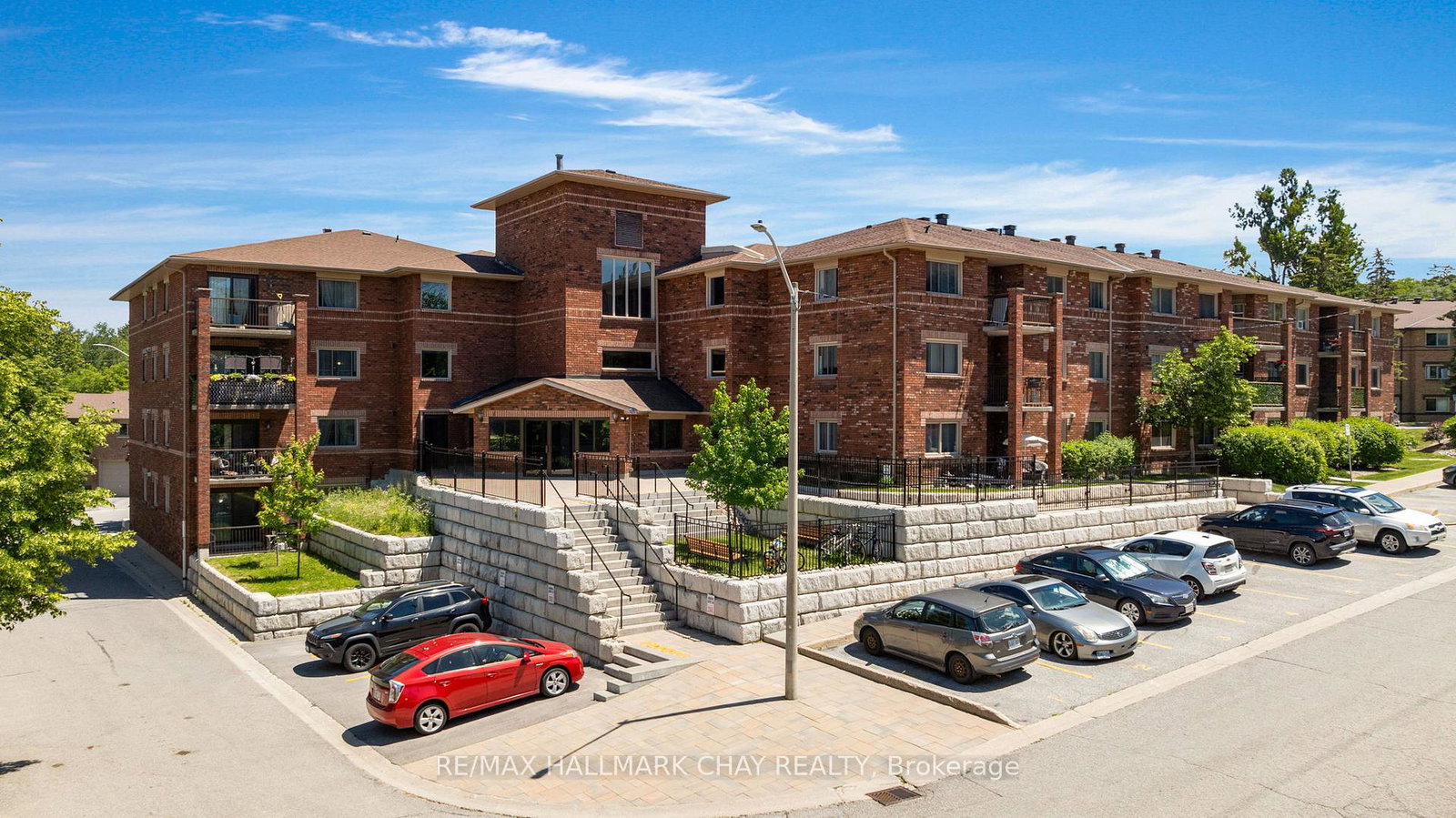 1-quail-crescent-barrie-ontario-s13815308