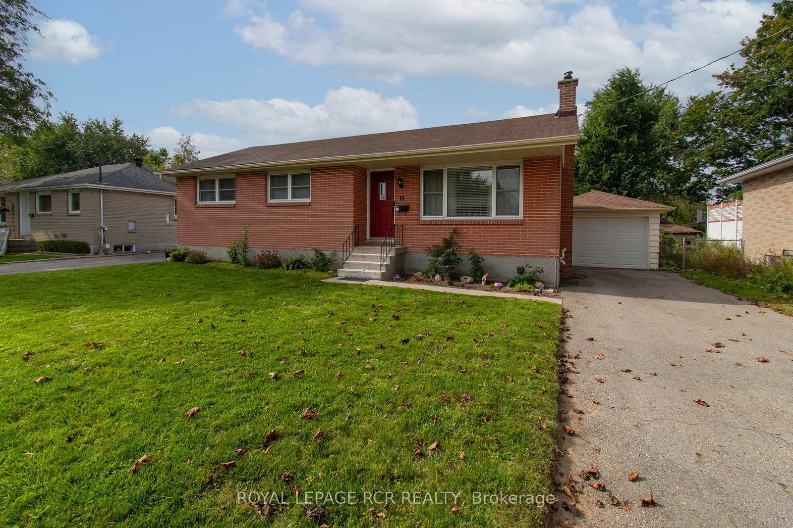 18-oak-street-barrie-ontario-s13822280