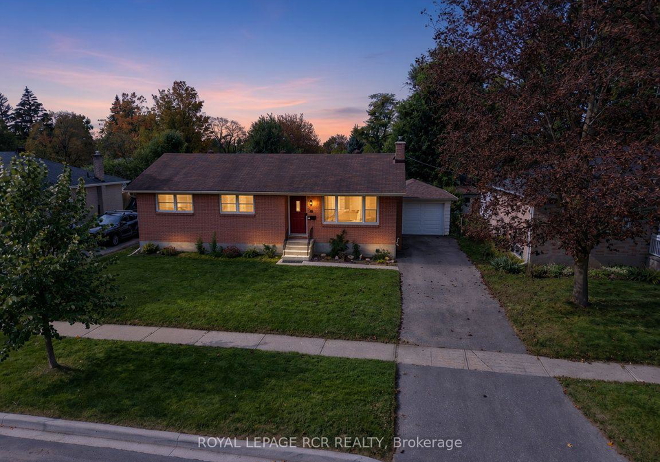 18-oak-street-barrie-ontario-s13822280