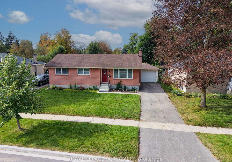 18-oak-street-barrie-ontario-s13822280