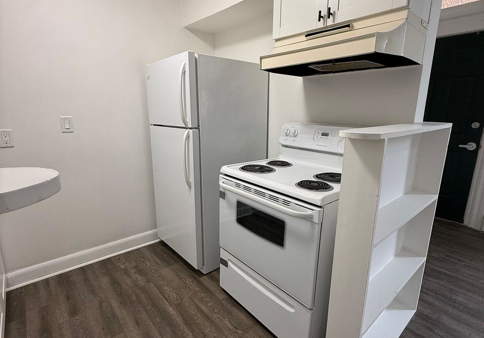 4toronto-street-barrie-ontario-s13823224