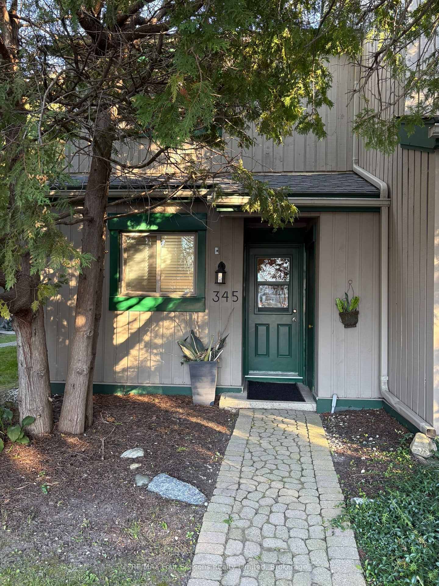 11-harbour-street-w-collingwood-ontario-s13823400