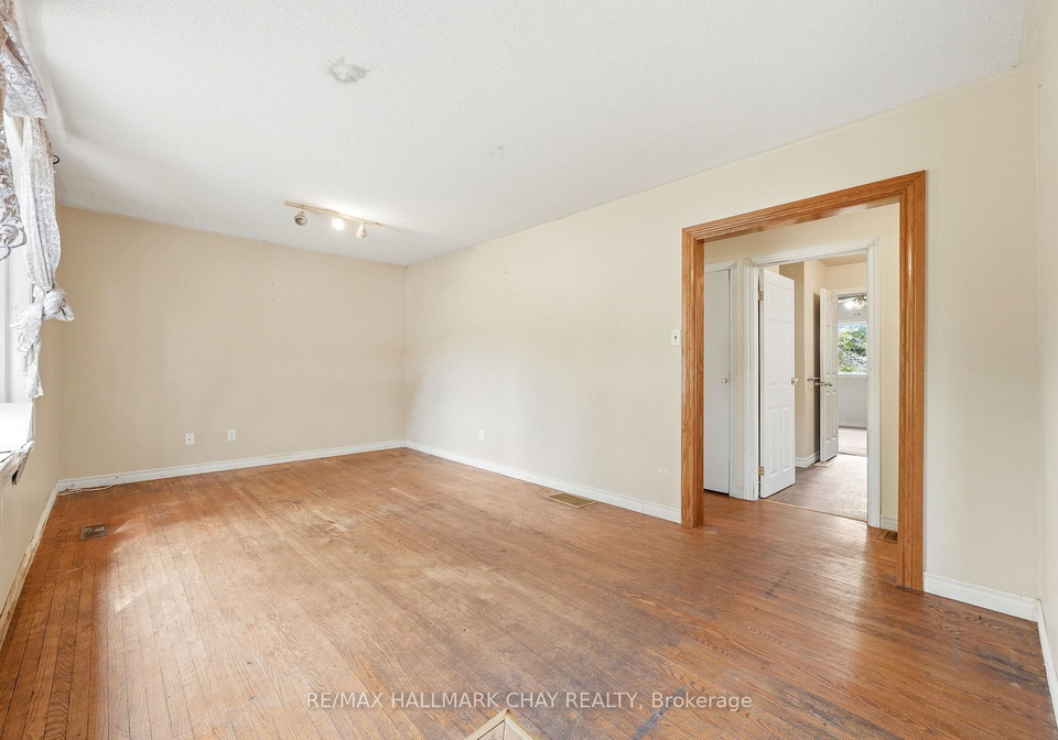 1213-bayfield-street-n-springwater-ontario-s13825690