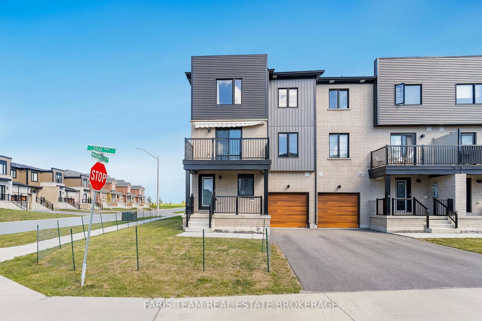 38-silo-mews-barrie-ontario-s13827626