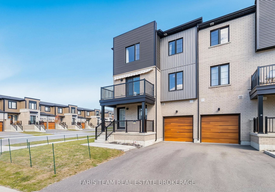 38-silo-mews-barrie-ontario-s13827626