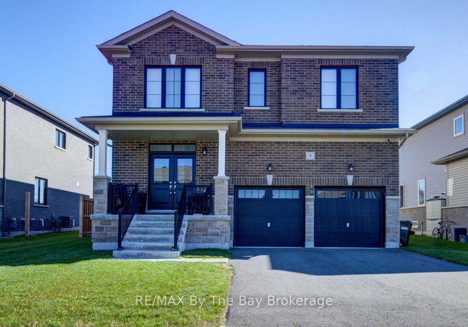 5-autumn-drive-wasaga-beach-ontario-s13830384