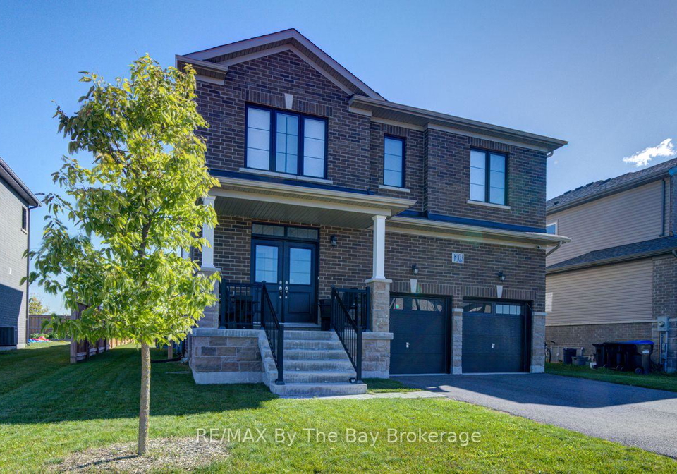 5-autumn-drive-wasaga-beach-ontario-s13830384