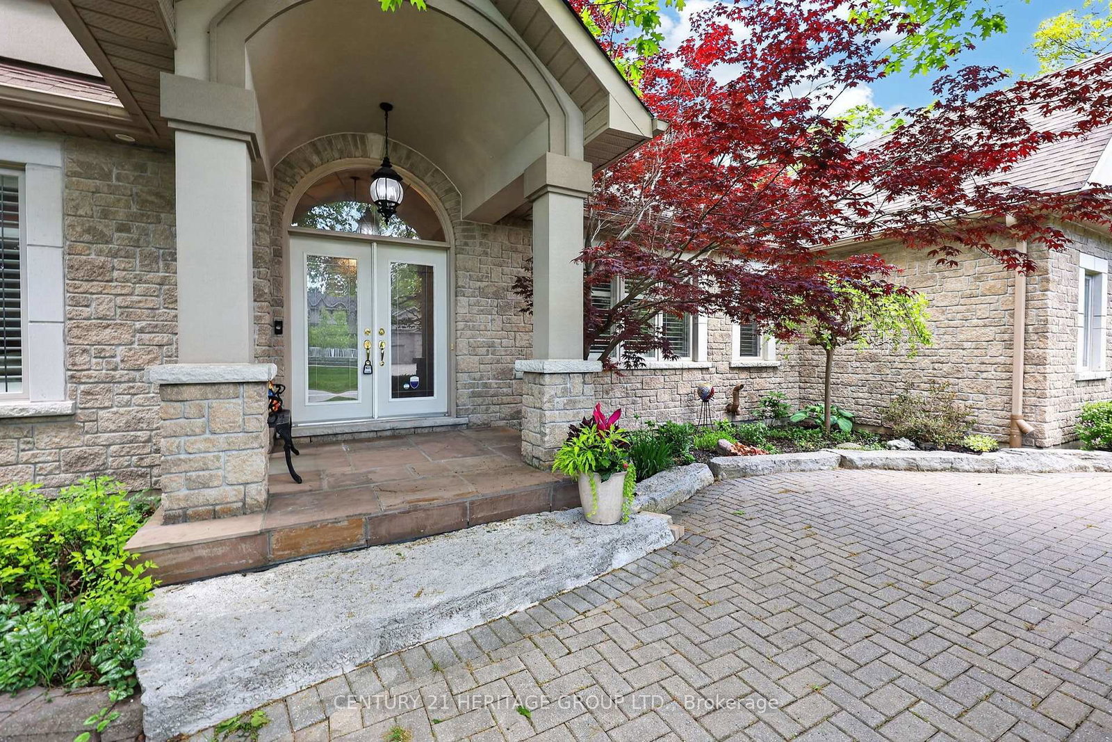 22-lloyd-cook-drive-e-springwater-ontario-s13848700