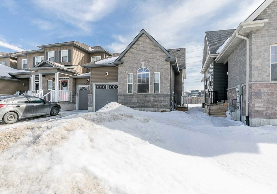 15-isabella-drive-orillia-ontario-s4704584