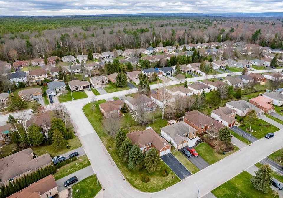 30-brouwer-crescent-wasaga-beach-ontario-s5624225