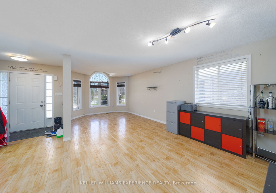 24-sun-king-crescent-barrie-ontario-s8294542