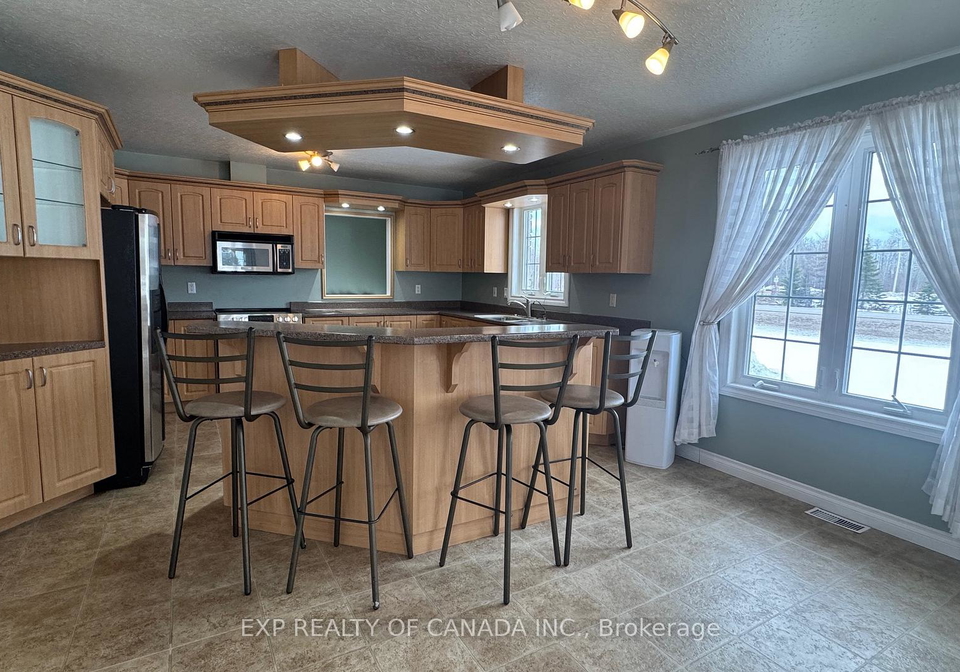 1467-hwy-652-highway-e-cochrane-ontario-t12170004
